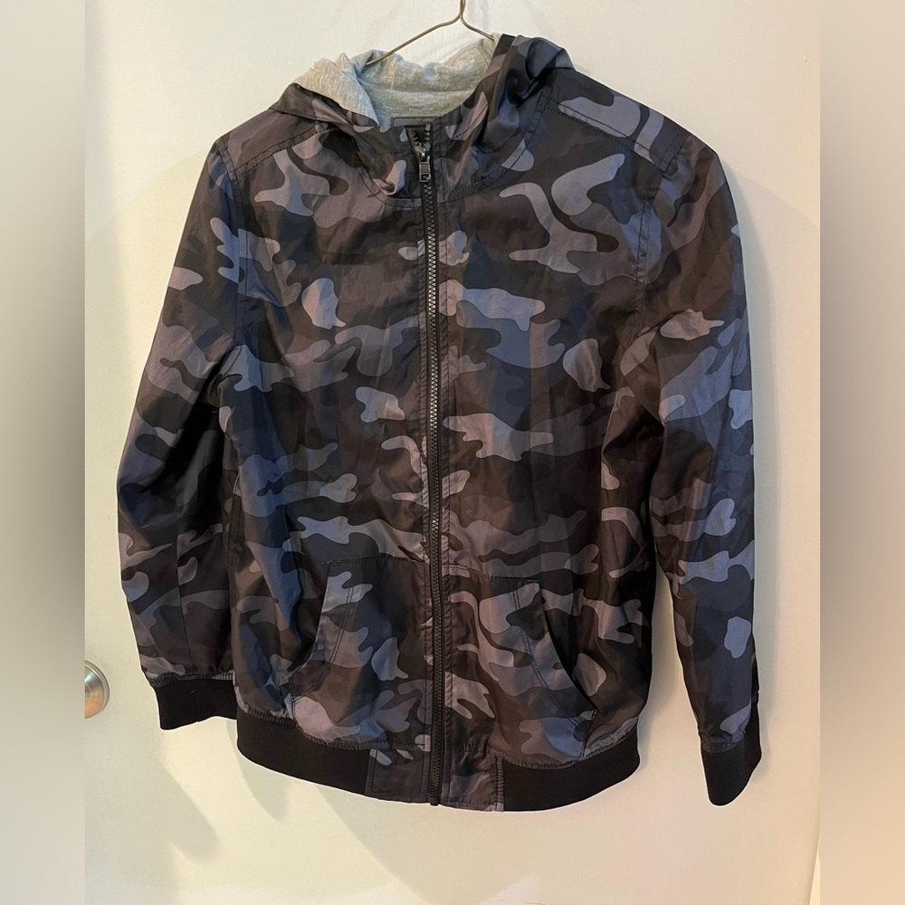 Boy’s Old Navy Zip Up Jacket, size 10-12 large, great condition
